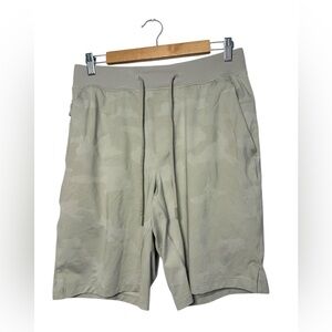 Lululemon T.H.E. Short 9" Linerless Size Medium Variegated Mesh Camo Activewear
